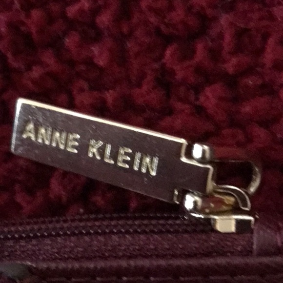 Small burgundy Anne Klein change purse /wallet - Picture 4 of 5